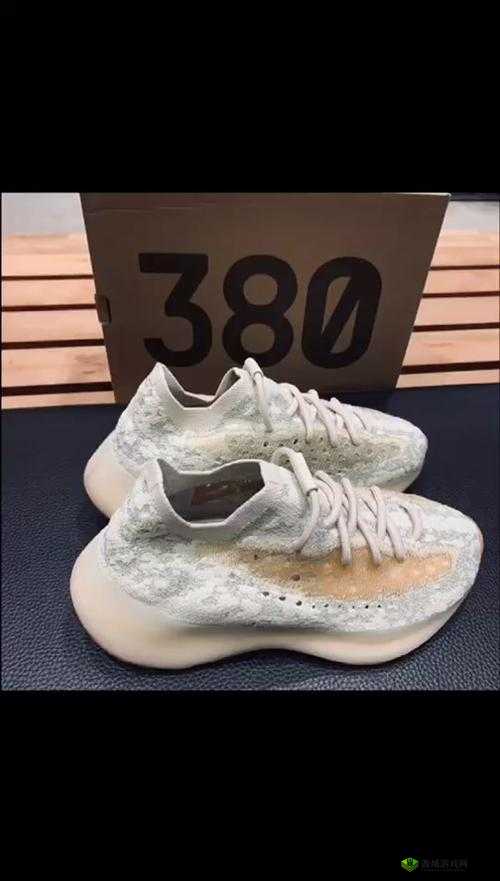 YEEZY380 蜜桃粉满天星污：时尚潮鞋的魅力展现