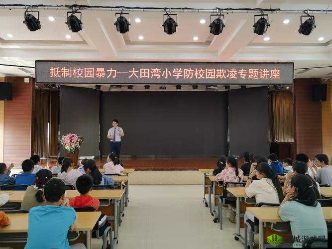 把数学代表按到桌子上抄视频：校园暴力行为何时休