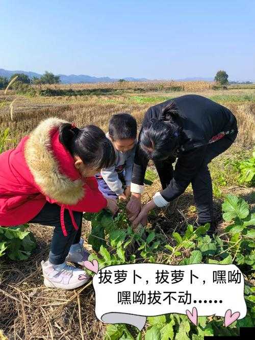 一小孩跟姐姐玩萝卜游戏：充满欢乐与童真的美好互动时光