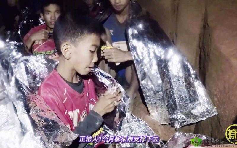 震惊一小孩半夜喂女孩吃困吧，背后真相竟是......